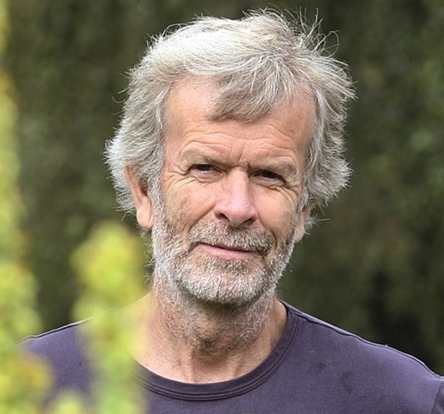 Göran Bergengren standing among tall mullein plants