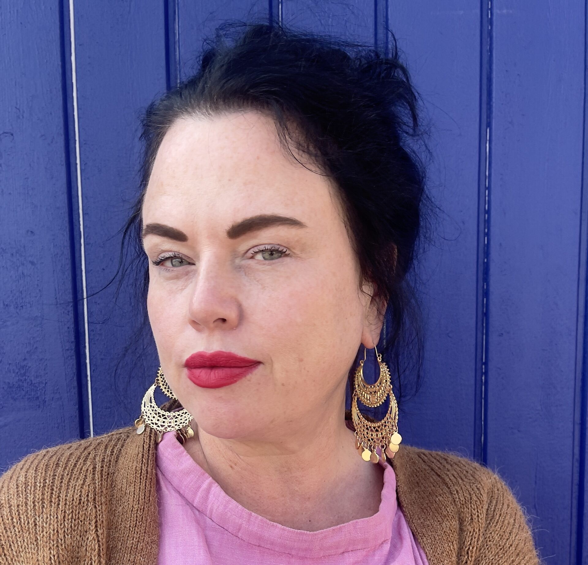 Linda Spåman against blue door
