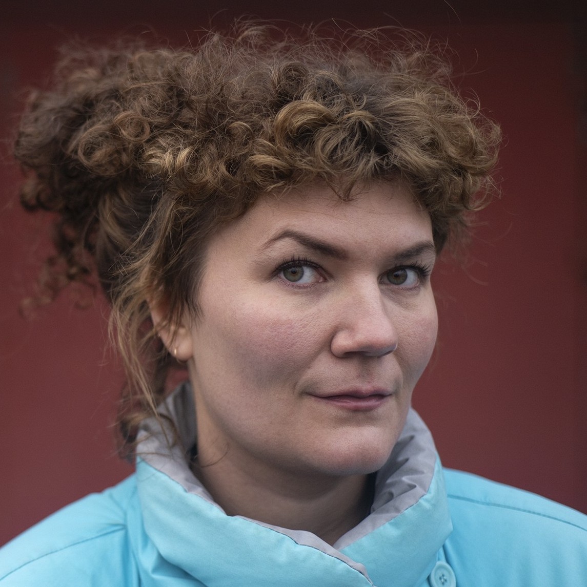 Author photo of Sanna Kullin against dark background