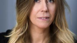Headshot of Josefin Roos in black top